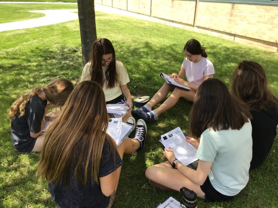West 7th graders working on Spanish outside
